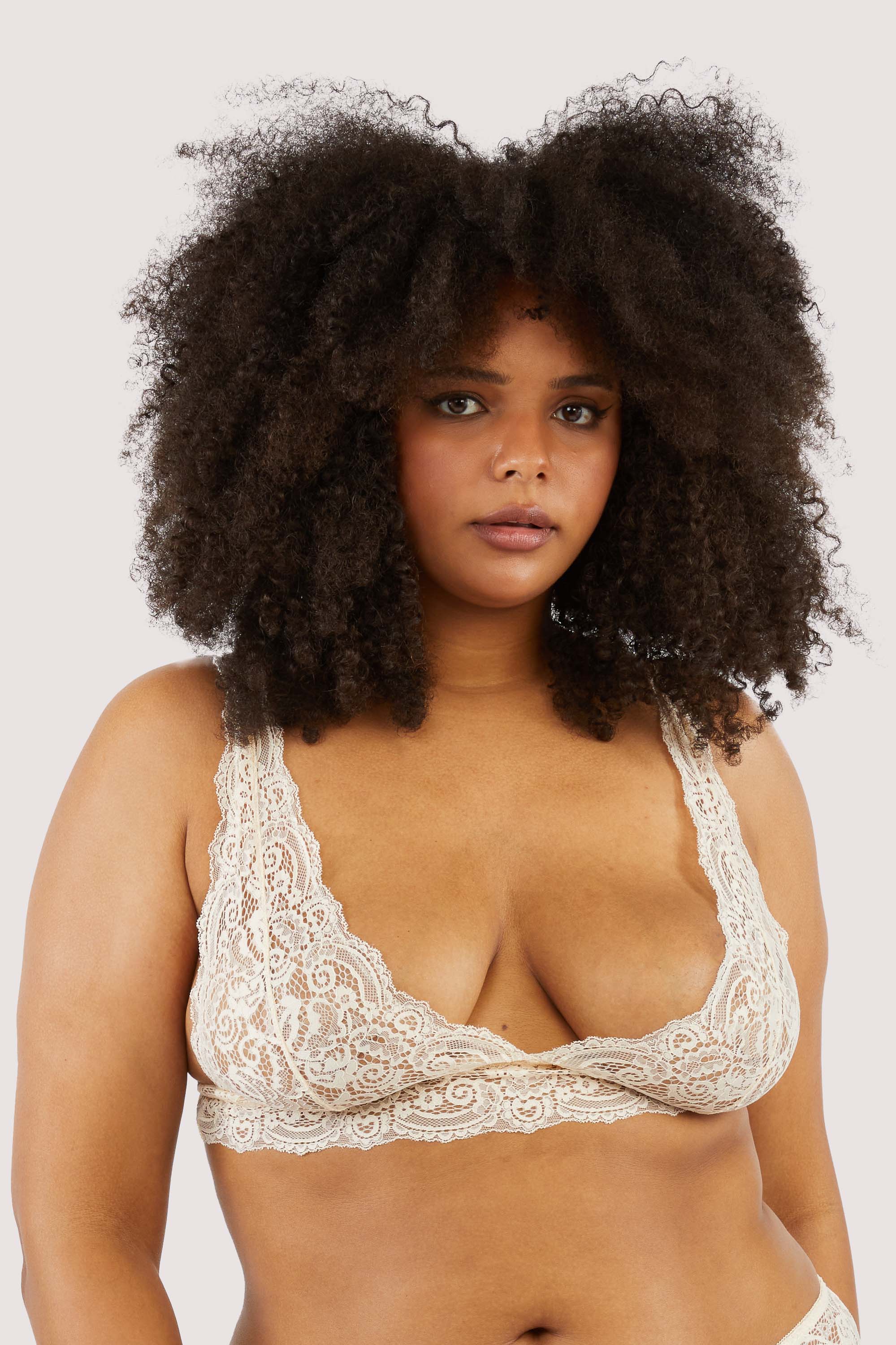 Ariana Vanilla Lace Bralette - Image 4