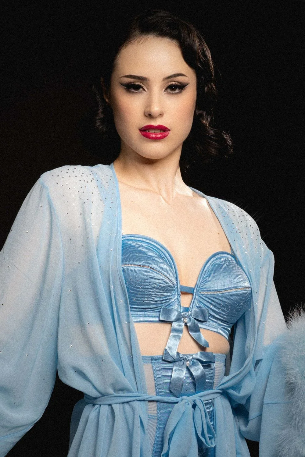 Marilyn Baby Blue DiamantÃ© Feather Robe - Image 5