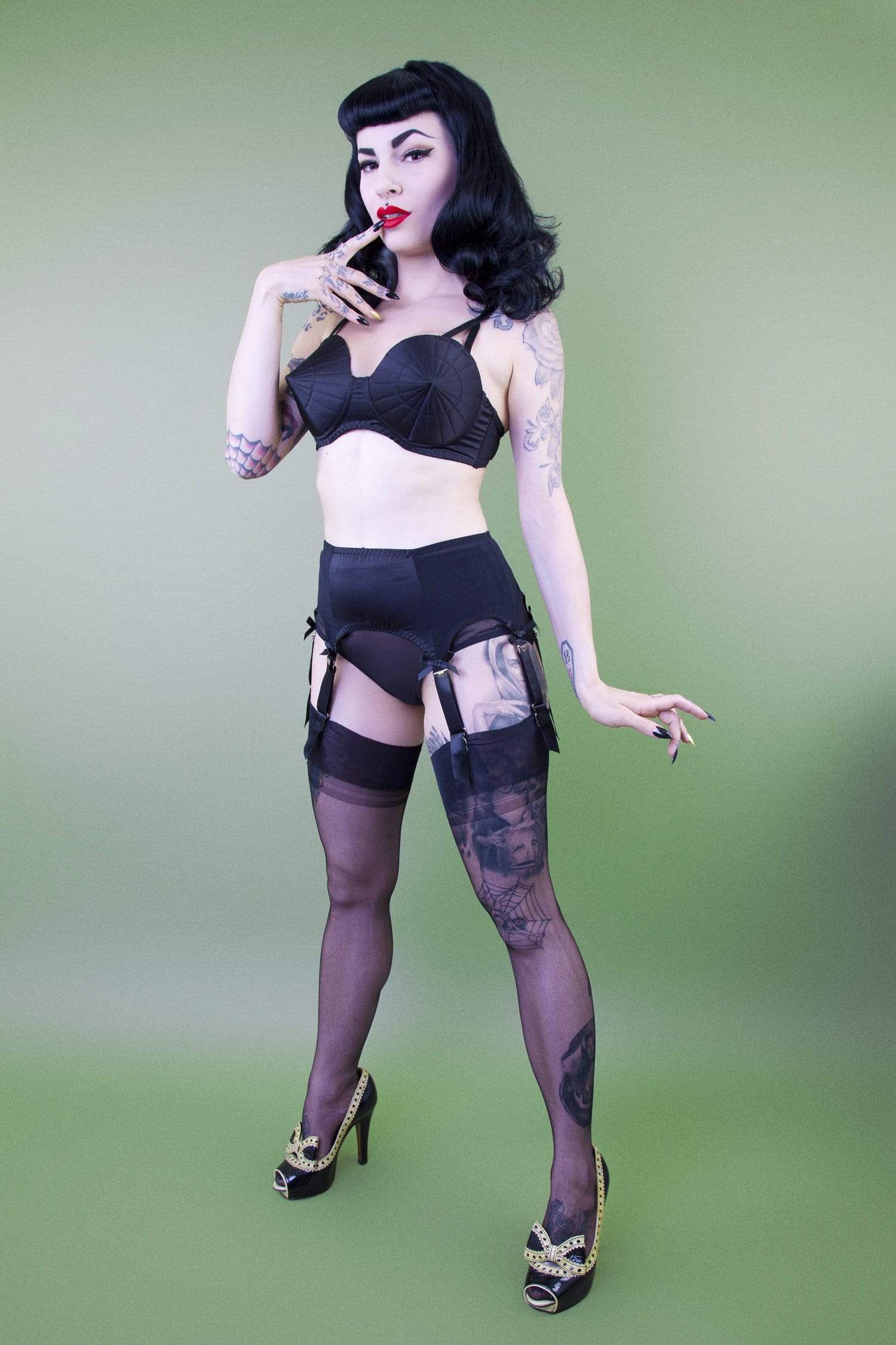 Bettie Page Classic Suspender Belt - Image 3