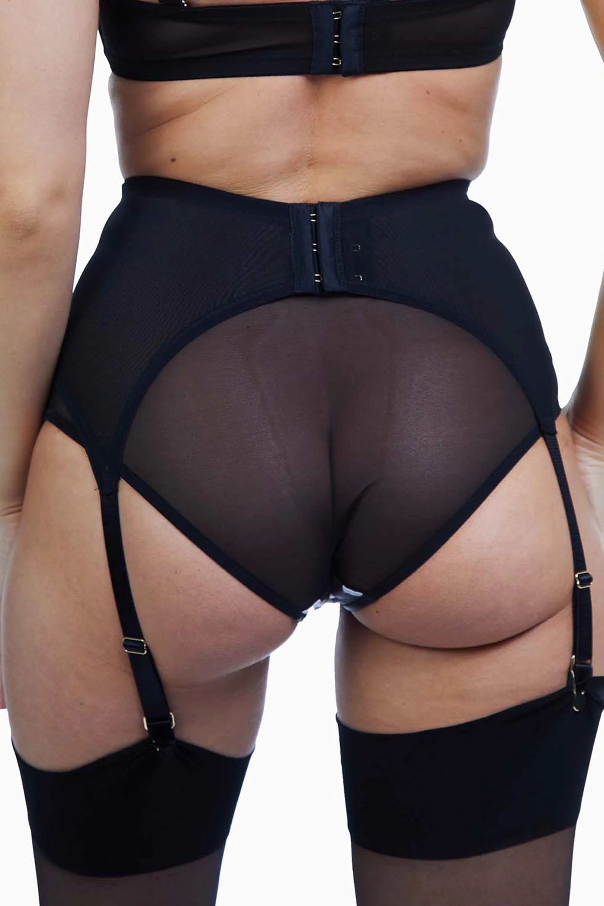 Bettie Page Spot 4 Strap Z stitch suspender belt - Image 4