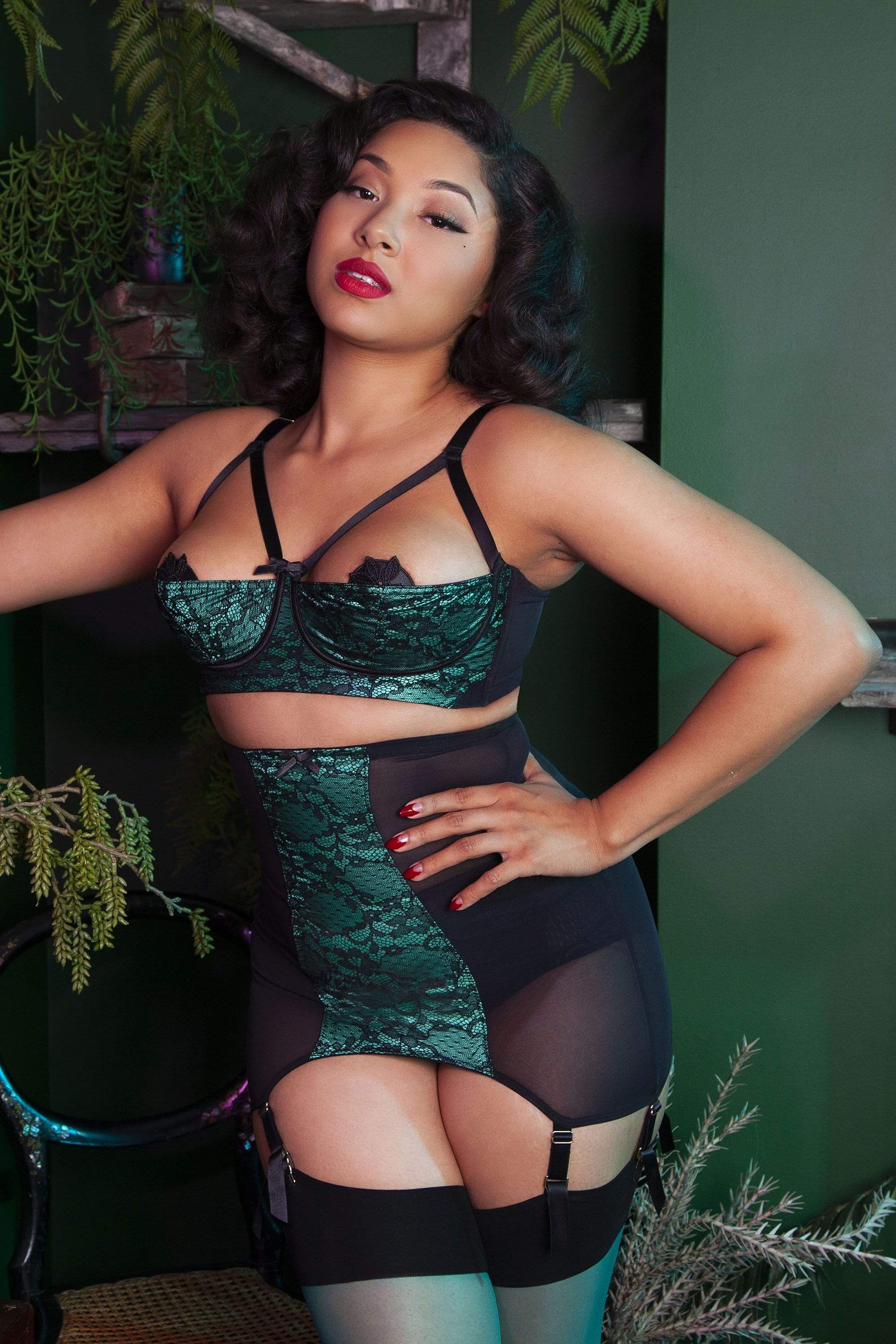 Bettie Page Elsie Emerald Green Lace Girdle - Image 2