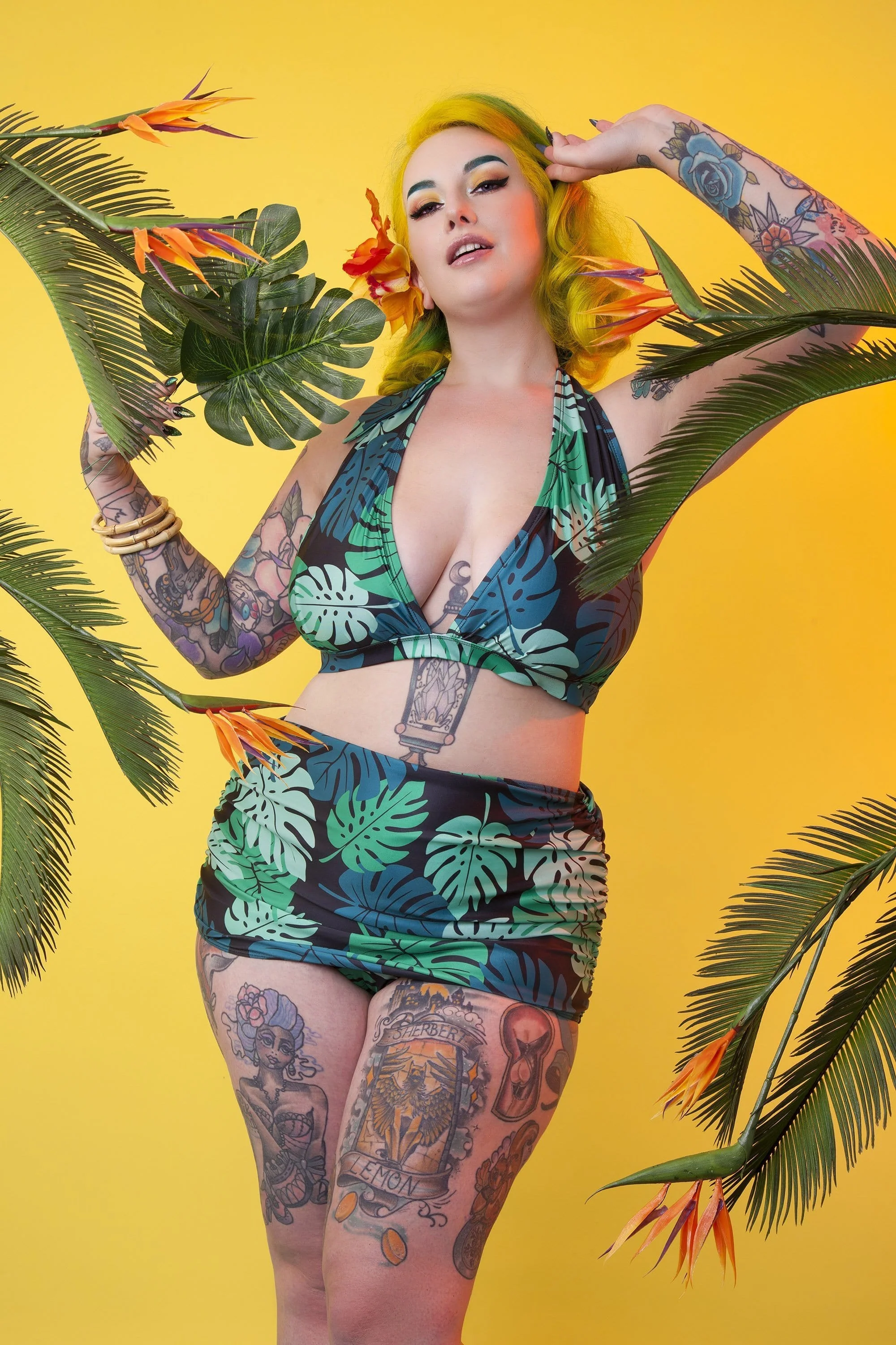 Collectif Green Palm Ruched triangle top - Image 2
