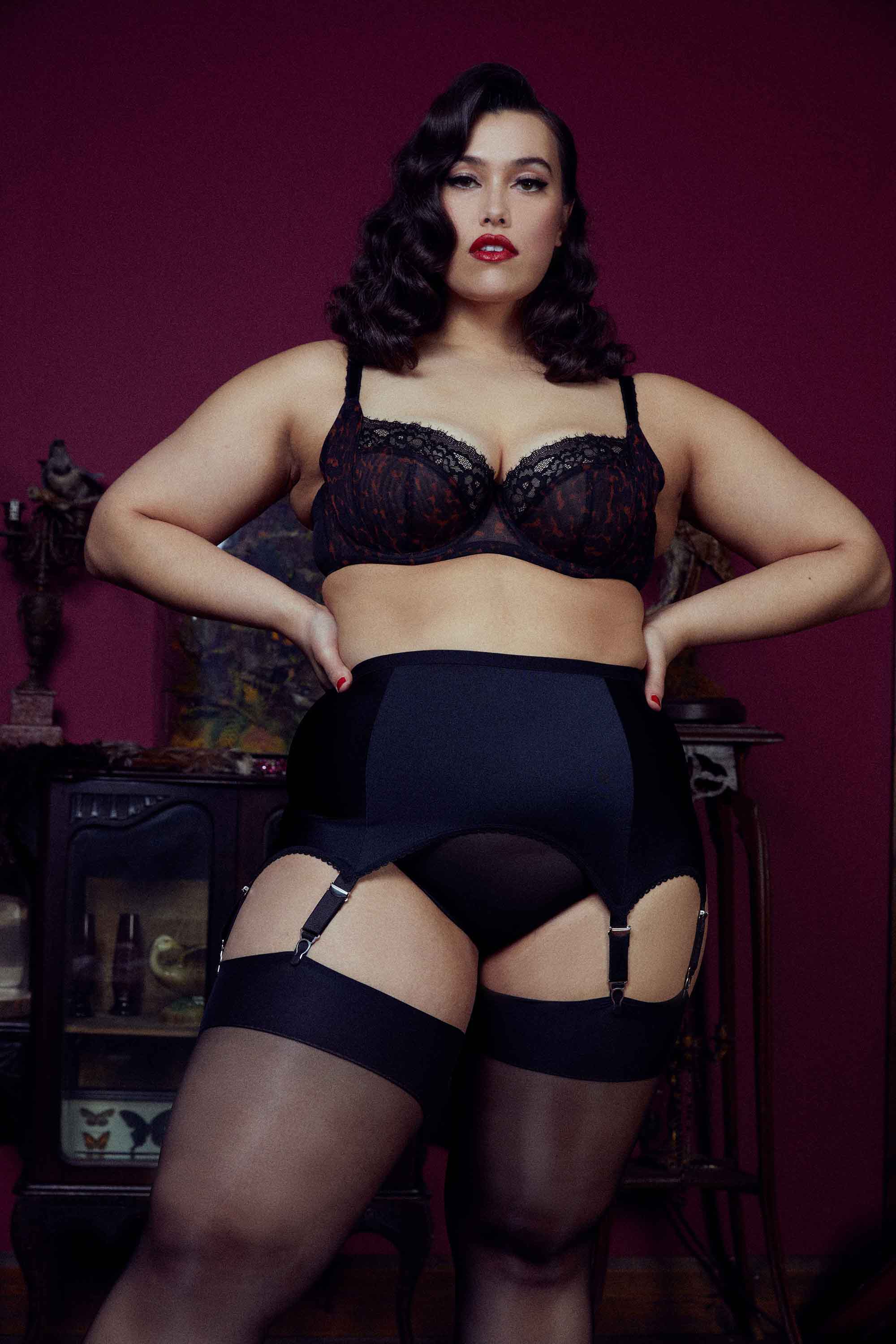 Retro Classics 6-Strap Suspender Belt - Image 3