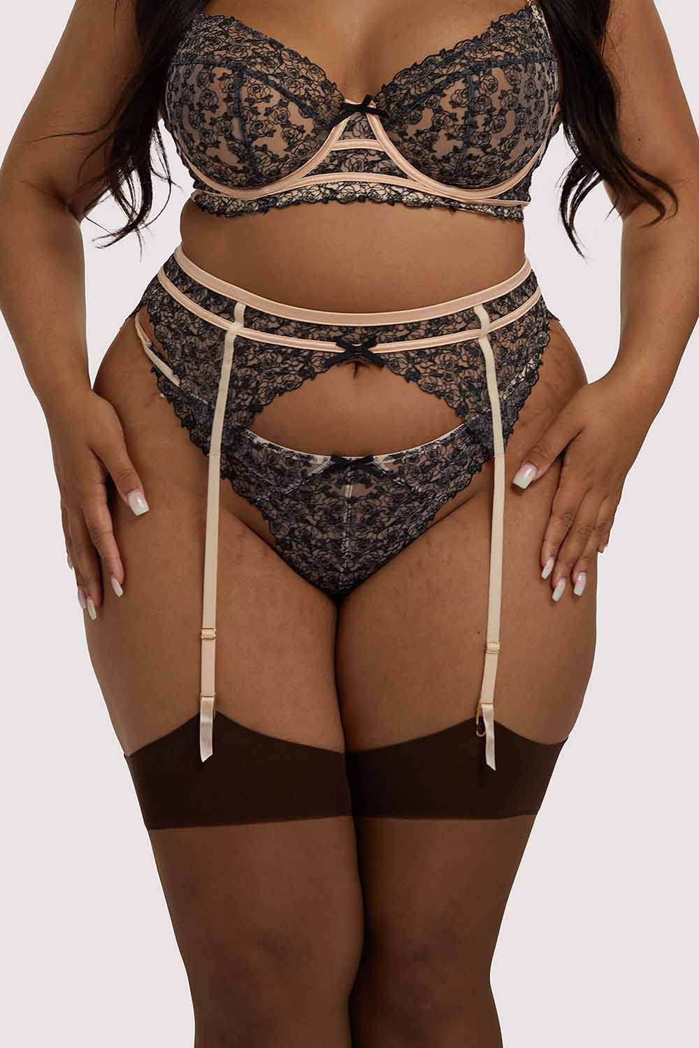 Skull & Roses Embroidery Peach Suspender Belt - Image 5