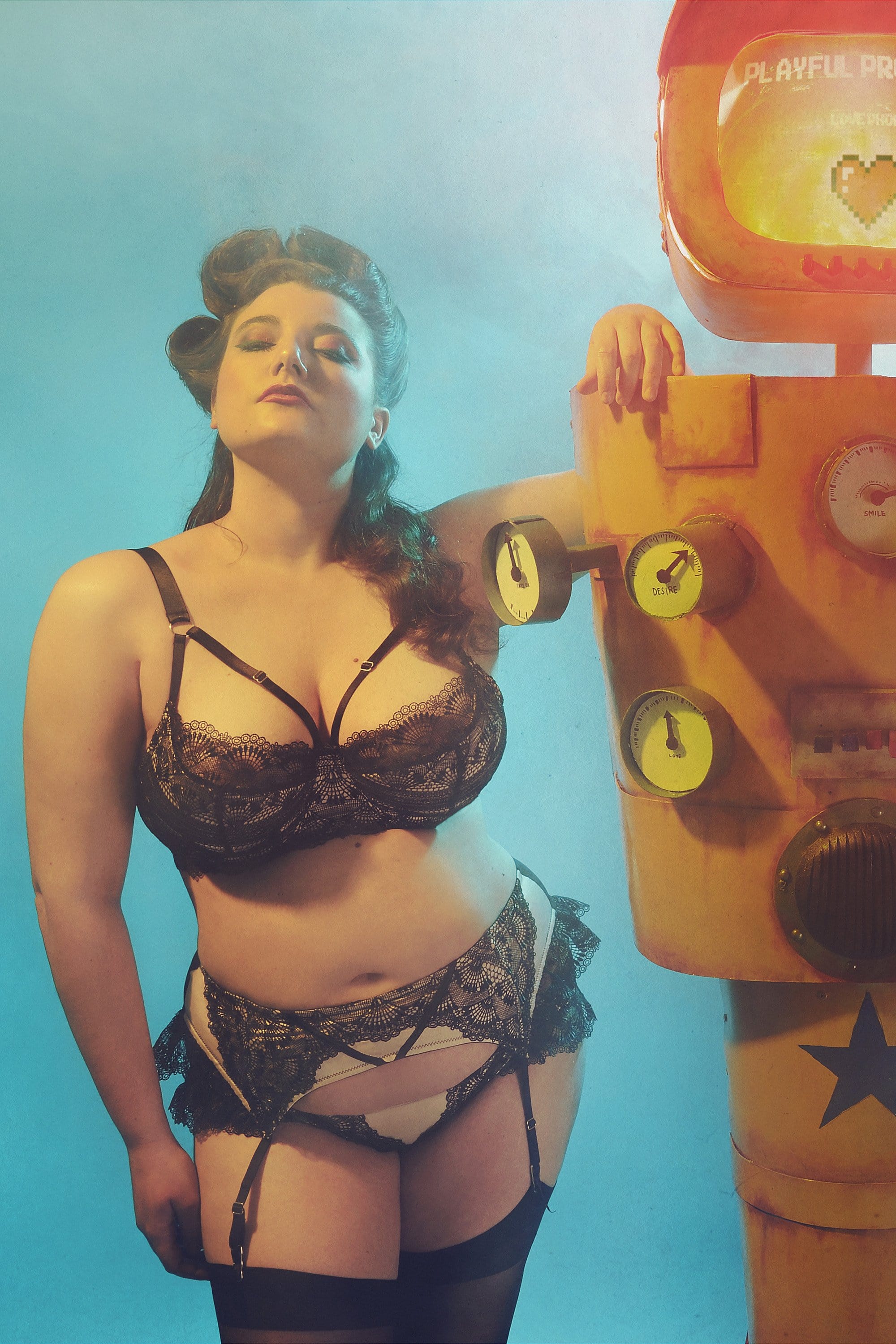 Ysabel Curve Lace Suspender - Image 3